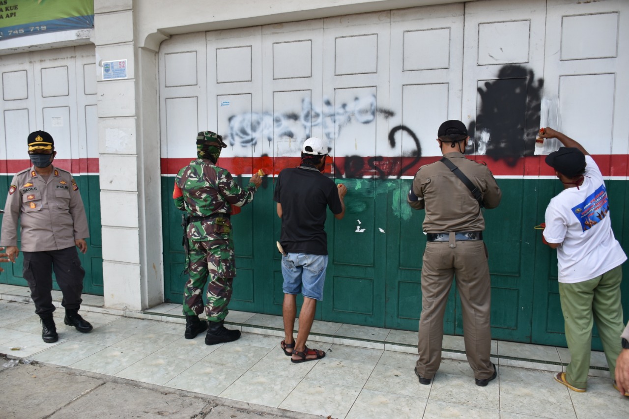 Polres Banjar, Bersihkan Sisa Vandalisme