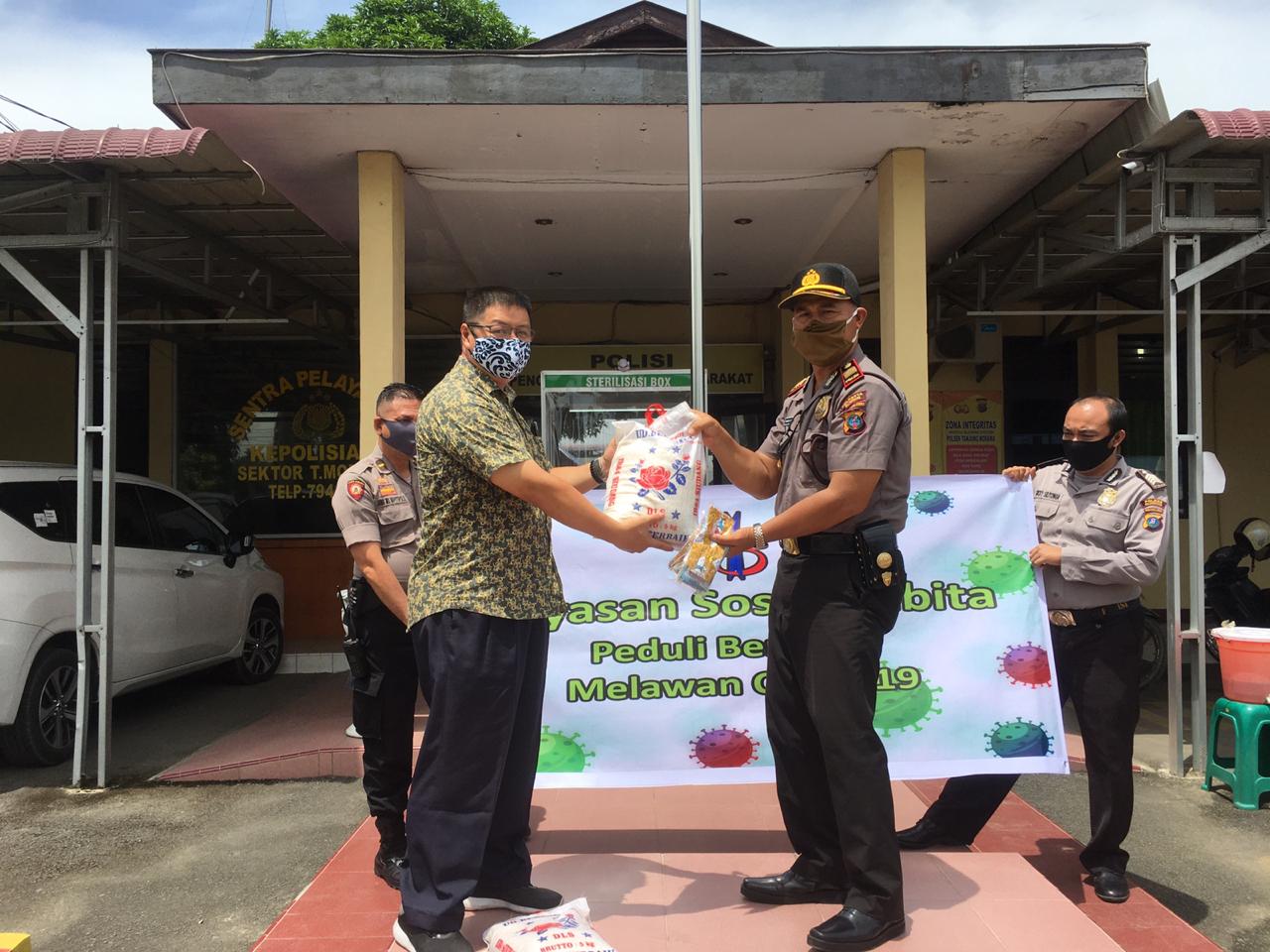 Polsek Tanjung Morawa, Terima Bantuan Setengah Ton Beras dan 200 Masker untuk Disalurkan kepada Masyarakat 