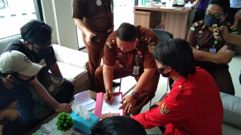 Ada Dugaan Gratifikasi DPRD Banten, GMNI Tandatangani MoU dengan Kejati Banten (2)