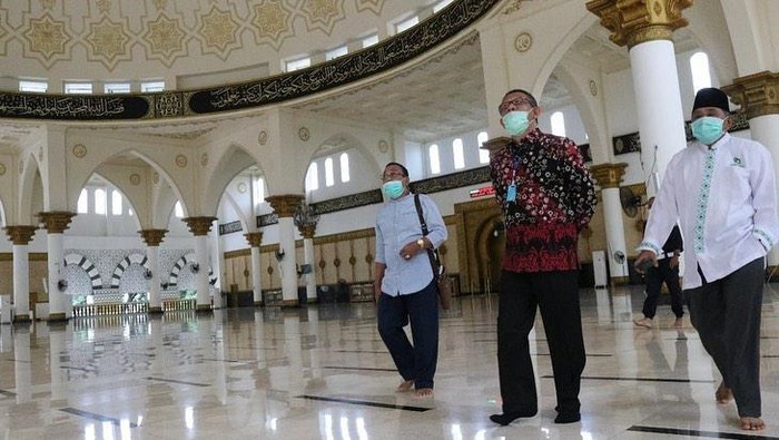 Merasa Difitnah Pakai Sepatu di Masjid, Ini Klarifikasi Gubernur Kalbar