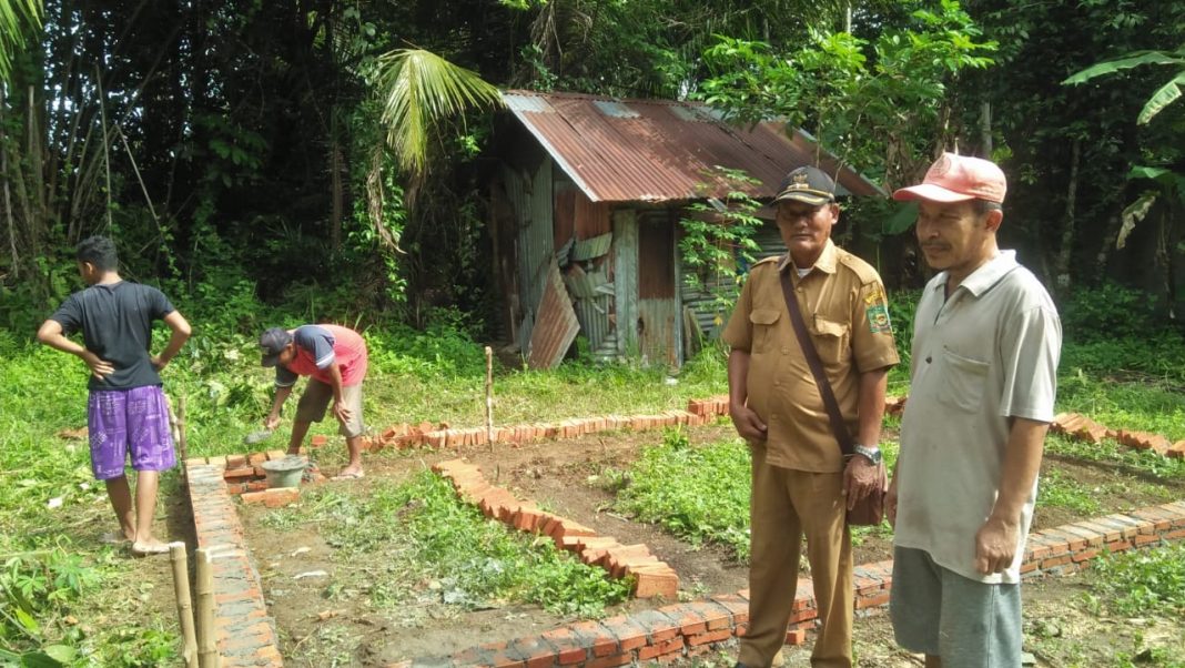 Kepala Desa Sei Siur Langkat, Inisiasi Pembangunan Rumah Kecil Layak Huni