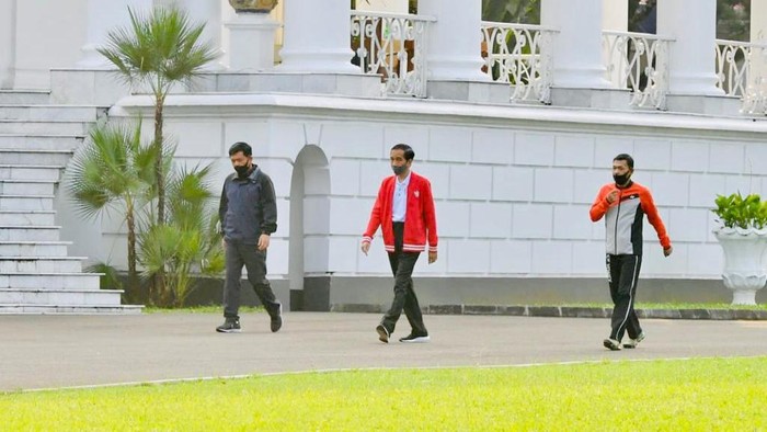 Jokowi Ditemani Panglima TNI-Kapolri, Olahraga di Istana Bogor