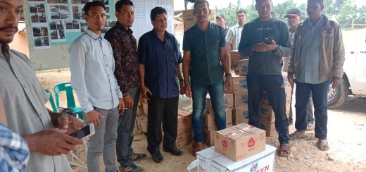 NEK TU Serahkan Bantuan untuk Korban Angin Puting Beliung DI Rantau Selamat Aceh Timur