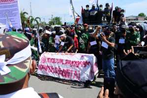 Demo di Kuala Tanjung, Massa Aksi Tuding Nurani PT Inalum Telah Mati (2)