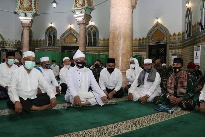 Akhyar Shalat Subuh Berjamaah di Masjid Raya Al Mashun