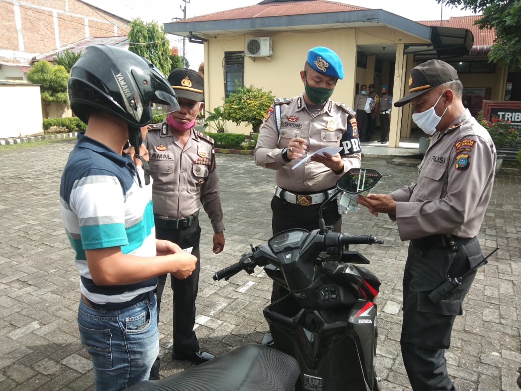 Kapolsek Tanjung Morawa, Laksanakan Razia Kelengkapan Surat Kendaraan Personil