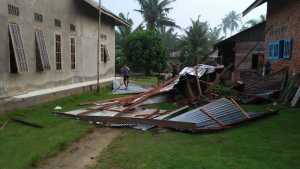 Angin Puting Beliung di Hinai Langkat, Merusak Puluhan Rumah