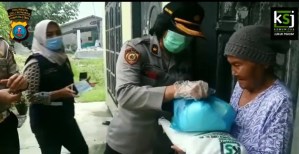 Polresta Deli Serdang Bersama Komunitas Sedekah Jumat (KSJ), Berbagi Sembako di Tengah Pandemi