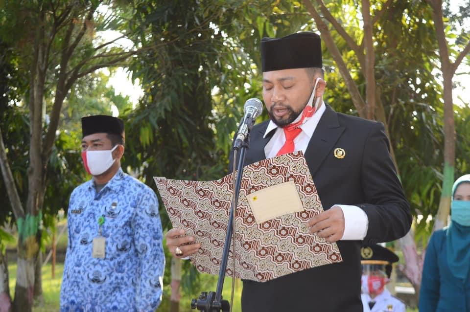 HUT RI Ke-75, Muhammad Bahri Bacakan Teks Proklamasi Pada Upacara Peringatan Hari Merdeka di Kecamatan Hinai