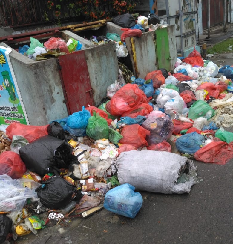 Walhi Minta Pemkab Deli Serdang Bongkar Bak Sampah di Desa Lalang