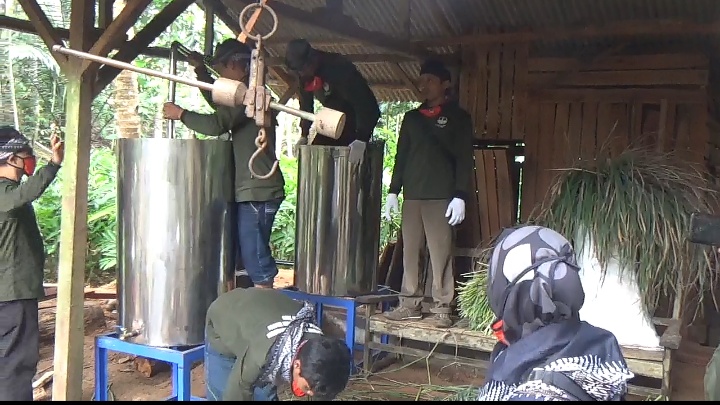 KTH Rimba Nusantara, Ikuti Pelatihan Teknik Pembuatan Minyak Atsiri Serai Wangi