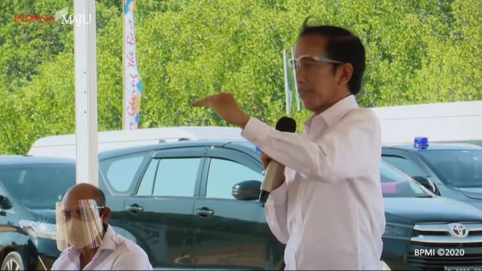 Jokowi, Beri BMK untuk Pelaku Usaha Kecil di Labuan Bajo