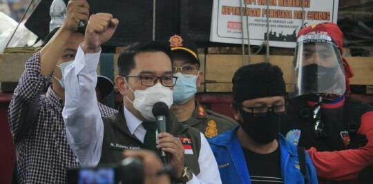 Ridwan Kamil, Temui Demonstran dan Surati Jokowi Tolak Omnibus Law