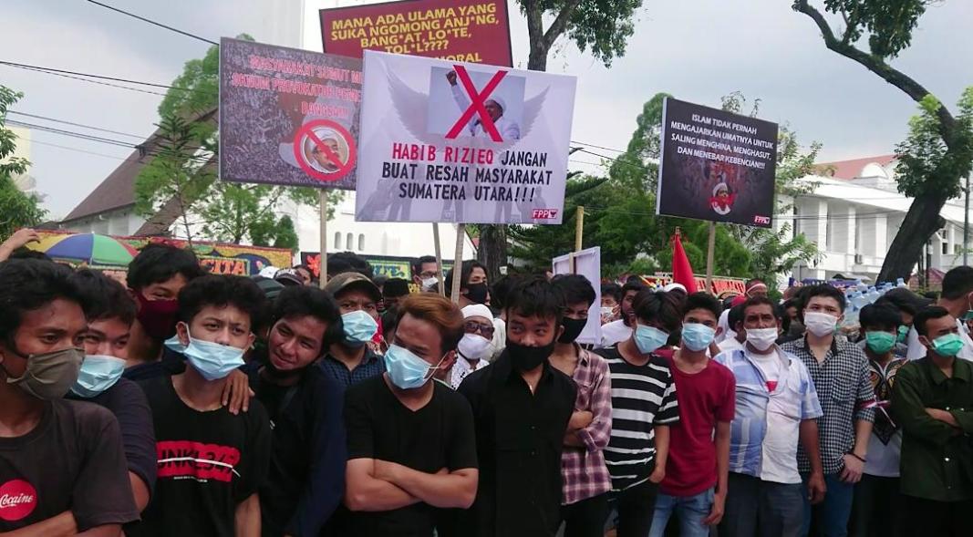 Aksi di Kantor Gubernur Sumut, Tolak Kedatangan Habib Rizieq