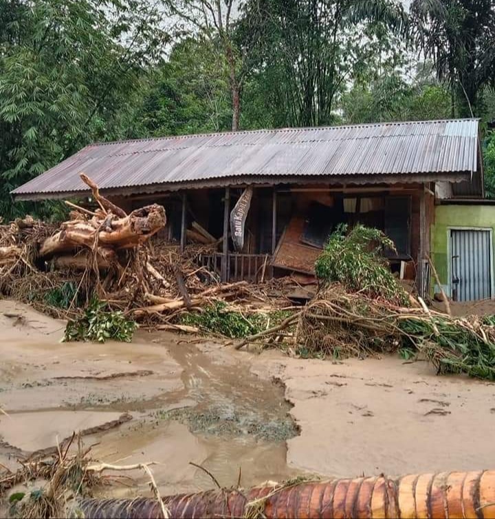 Banjir Bandang di Sungai Landak Bukit Lawang Langkat