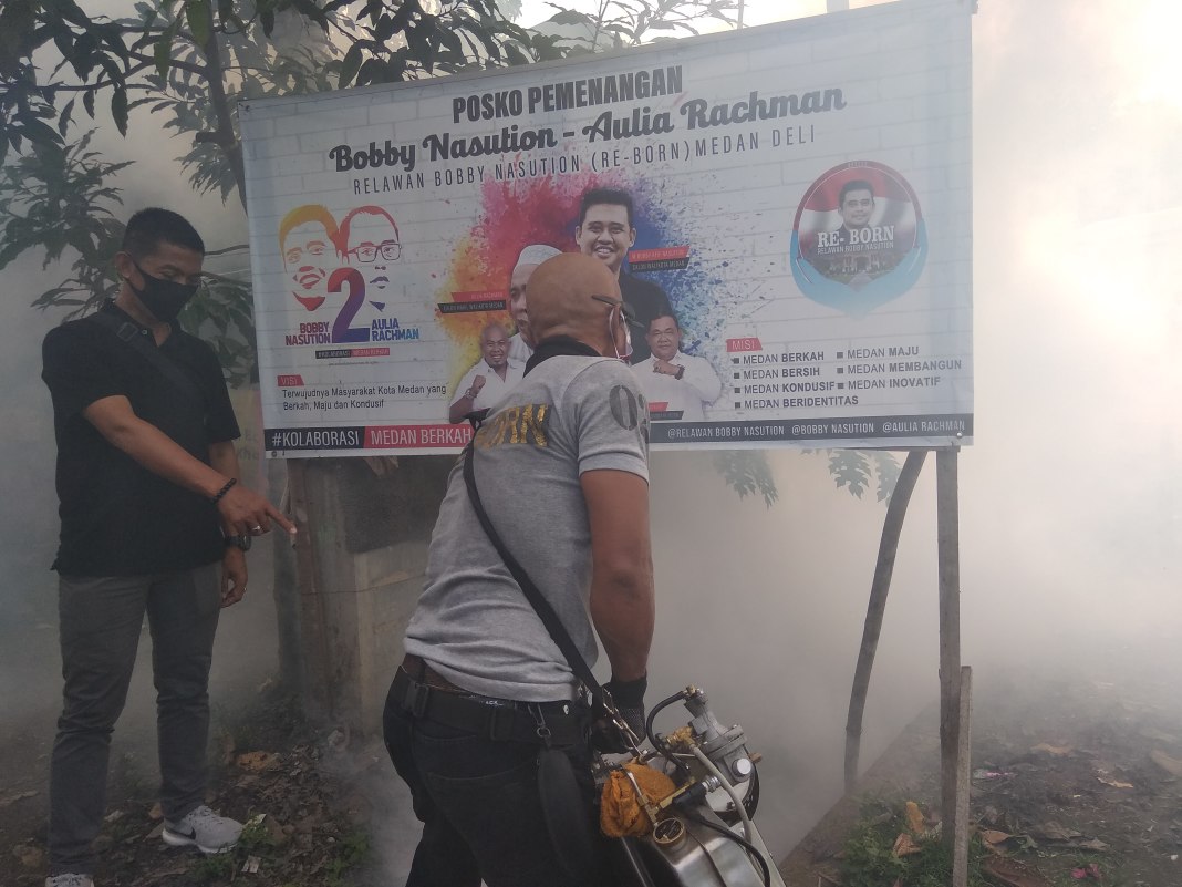 Relawan Bobby Nasution, Fogging Pemukiman Pinggiran Sungai Hingga Kompleks Tasbih