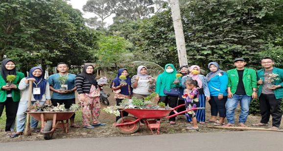 Mahasiswa KKN Unimal, Bersama Masyarakat Desa Sidomakmur Lakukan Kegiatan Go Green