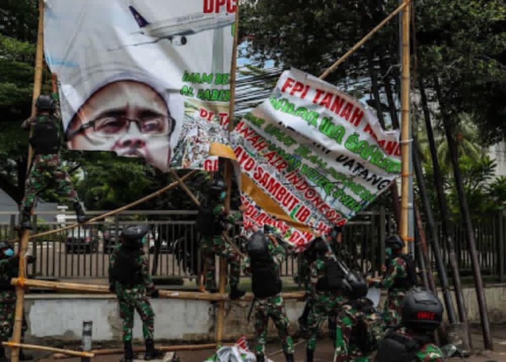 Kyai Nahdhlatul Ulama Dukung TNI dan Polri Copot Spanduk Habib Rizieq