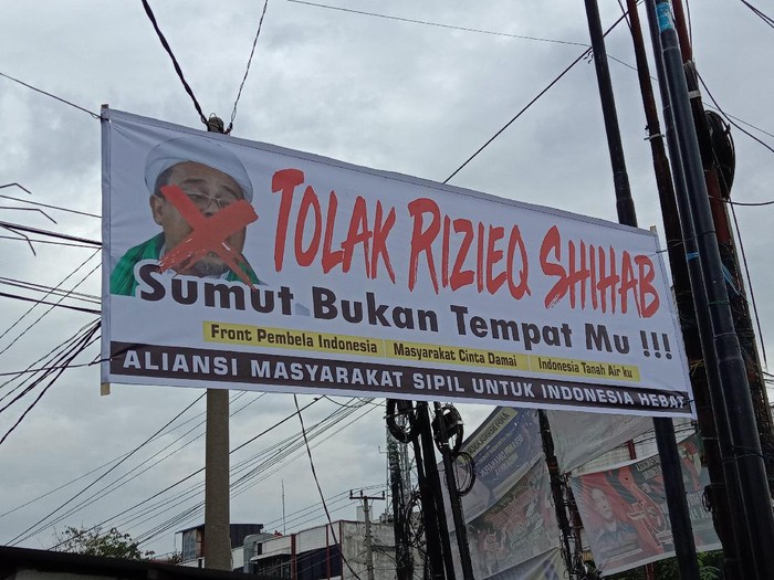 Spanduk Tolak Rizieq Shihab Terpasang di Medan, GNPF Sumut: Skenario Siluman