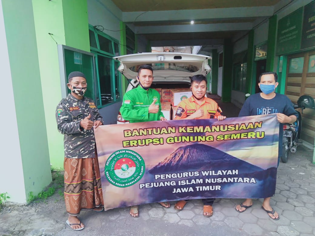 Pejuang Islam Nusantara Jawa Timur, Bagikan Bantuan Kemanusiaan Erupsi Gunung Semeru