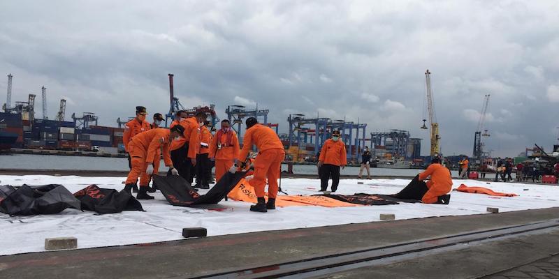 Evakuasi Sriwijaya Air SJ182, Basarnas Kembali Terima 5 Kantong Berisi Potongan Tubuh