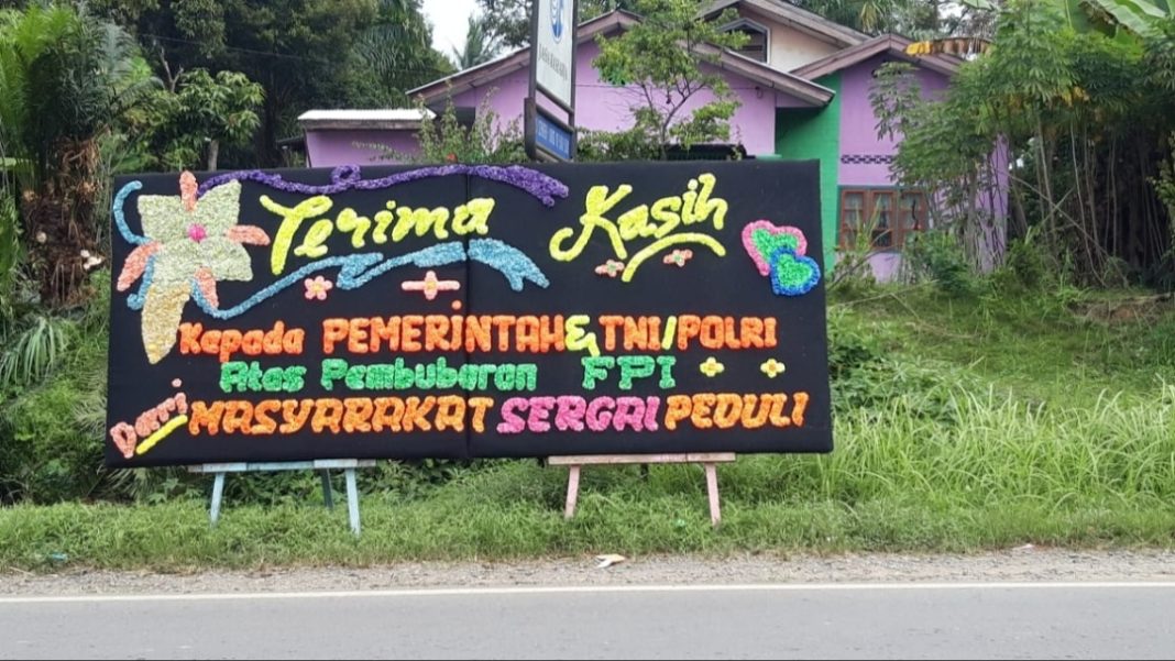 FPI Dibubarkan, Warga Kirim Papan Bunga Ucapkan Terima Kasih kepada Pemerintah dan TNI/POLRI