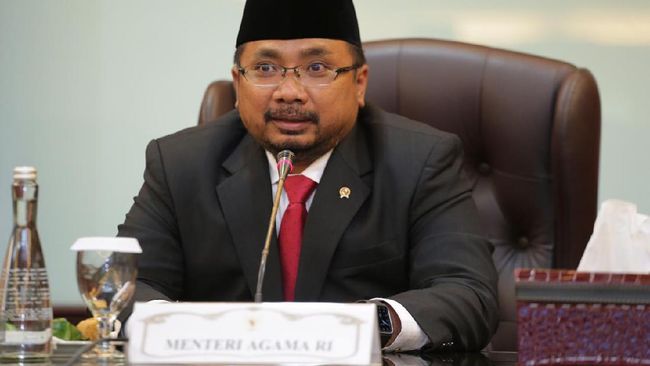 Menteri Agama (Menag), Yaqut Cholil Qoumas meminta tak sembarangan memberi label kepada mantan Ketua Umum PP Muhammadiyah Din Syamsuddin sebagai seorang yang radikal.