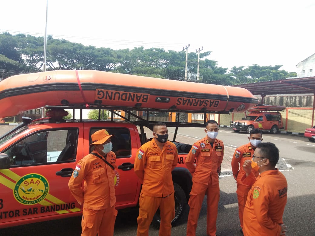 SAR Bandung, Terjunkan Tim Cari Korban Tenggelam di Sungai Citarum