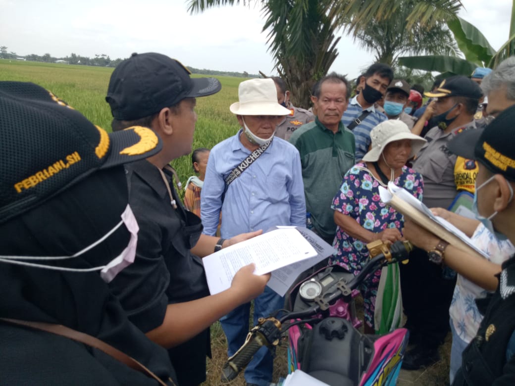 Polres Sergai, Melakukan Pengamanan Sidang Lapangan Perkara Perdata di Desa Pematang Cermai