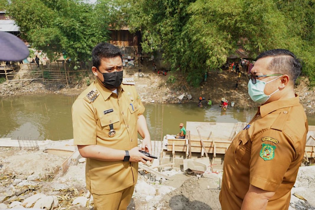 Serobot Sempadan Sungai Deli, Pengerjaan Bronjong Perumahan Disidak Bobby Nasution