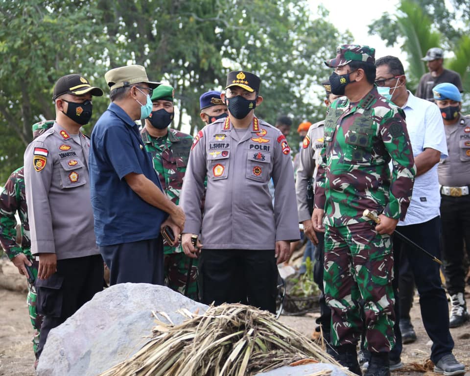 Kapolri dan Panglima TNI, Tinjau Lokasi Bencana Alam di NTT