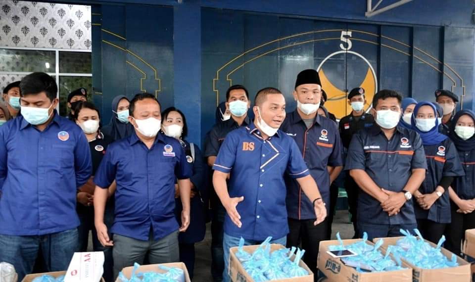 Indah Ramadhan, DPD Partai Nasdem Tapteng Berbagi 3000 Paket Berisi Ta'zil, Masker dan Uang