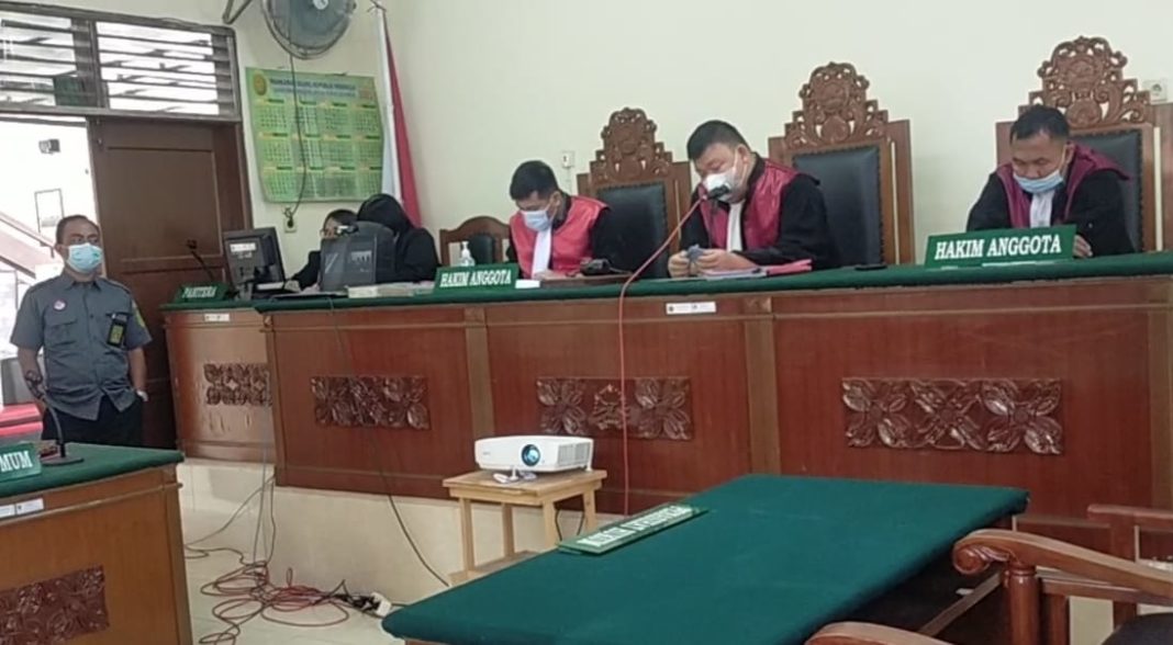 Hakim di PN Stabat Tidur Saat Sidang