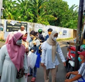Ketua Bidang Keanggotaan DPP Gerindra Oktasari Sabil Berbagi Beras di Wilayah DKI Jakarta