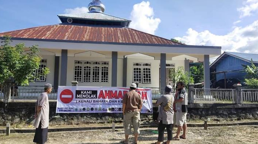 Rusak Masjid di Sintang