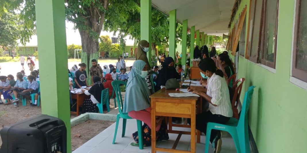 SMP Muhammadiyah Waipare Gelar Vaksin Massal