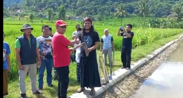 Sambangi Pesantren Almusri Banu Mansur Cianjur, Balai Pengembangan Mekanisasi Pertanian Jawa Barat Salurkan Bantuan Alat Pertanian