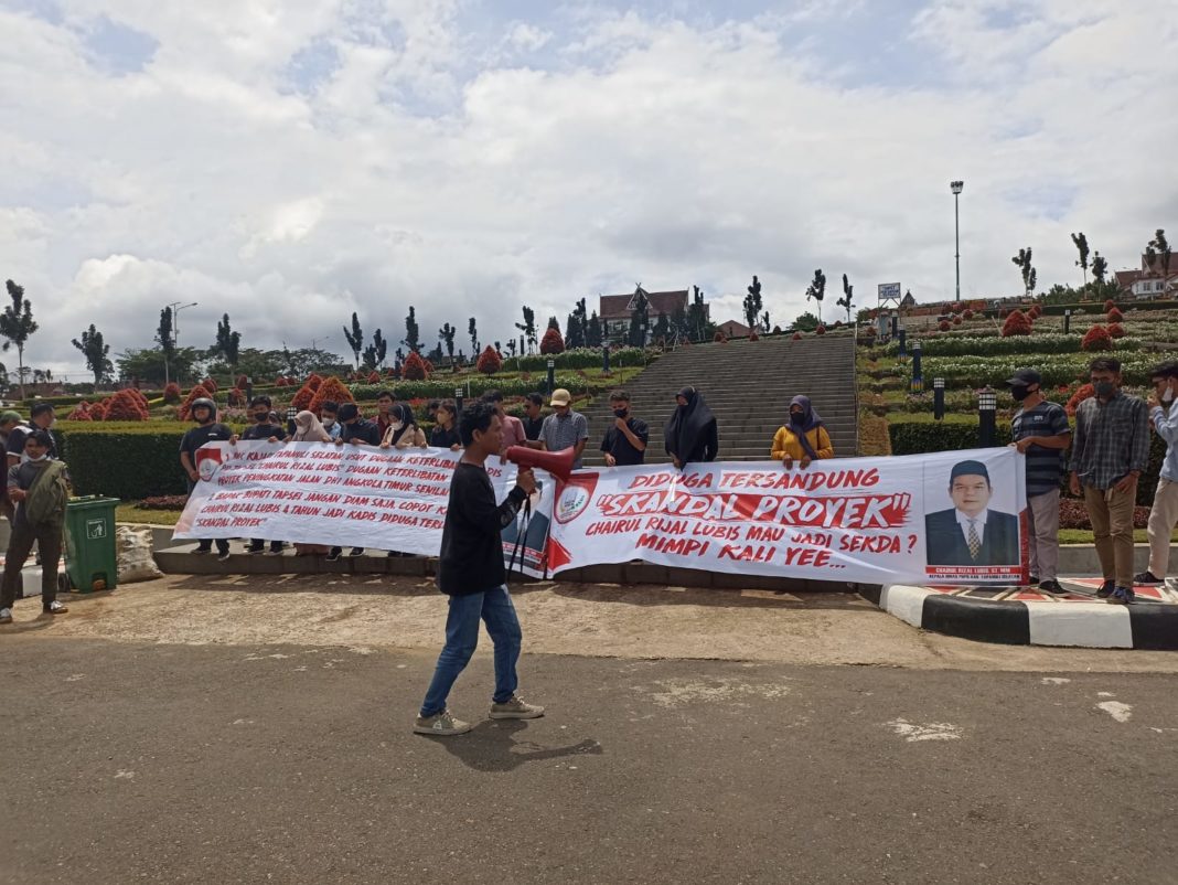 Demo Mahasiswa di DPRD Tapsel