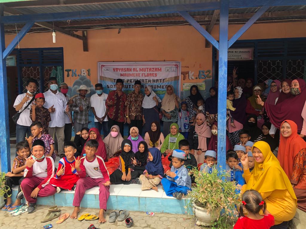 Yayasan Al-Multazan Maumere Flores, Berbagi Sembako Sebelum Memasuki Bulan Suci Ramadhan