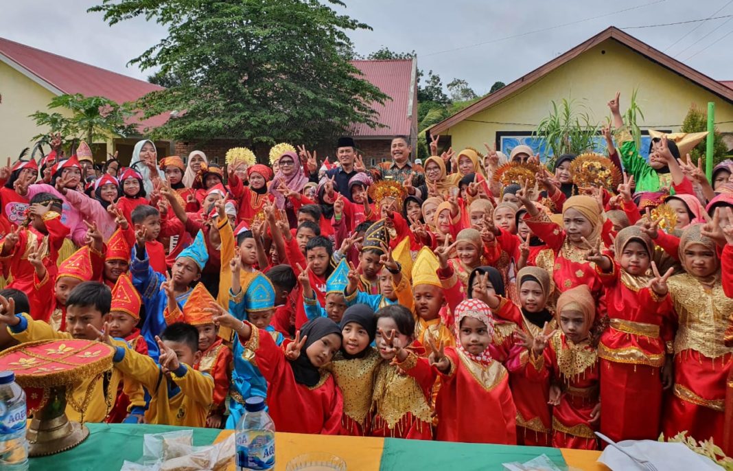 Dibuka Wakil Ketua DPRD Sijunjung Redi Susilo, SDN 2 Padang Laweh Gelar Berbagai Lomba Memeriahkan Hari Pahlawan